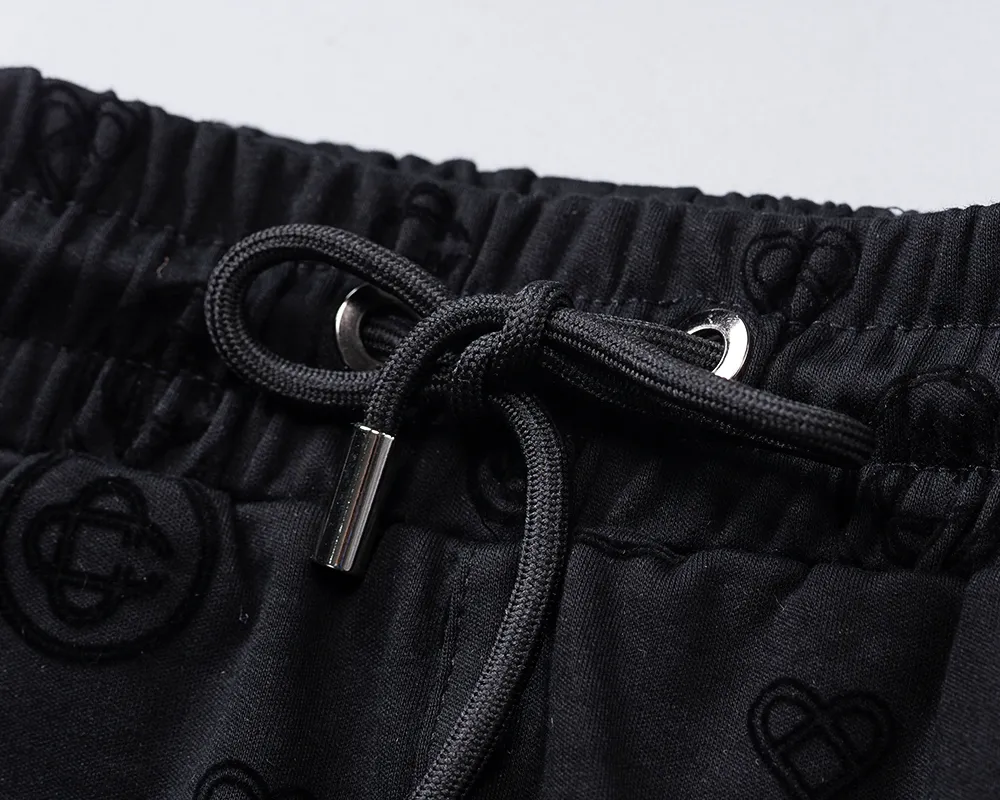 29108# New Arrival casual shorts from the 2026 spring and summer official website, full of jacquard fabric, handsome, comfortable fabric, rigorous workmanship and neat wiring. Good upper body effect·Sizes M-3XL Black